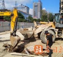 插插美女逼高温下的坚守｜道路建设者用汗水铺就畅通路